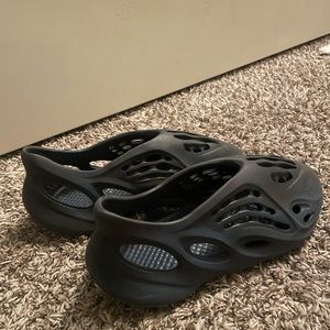 YEEZY FOAM RNNR MINERAL BLUE